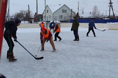 Кому достанется хоккейная коробка?