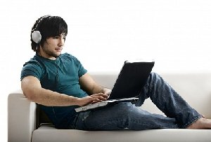 Жители Нагайбакского района могут подать в суд, лежа на диване