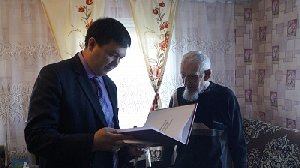 Сахар не ест, зимой ходит босиком!