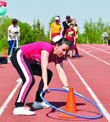 Шары, музыка, спорт и…мороженое