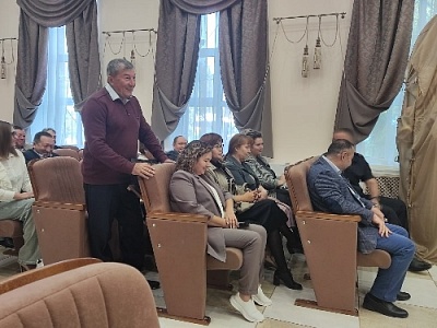 Отсыпают уличные дороги в посёлках