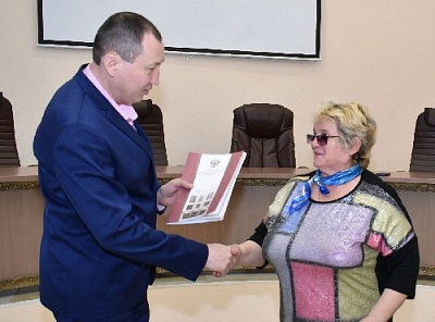 Поощрили председателей участковых комиссий.