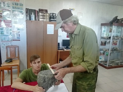 Осмотрел кости мамонтов и другие экспонаты