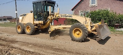 В районном центре начали ремонтировать дороги