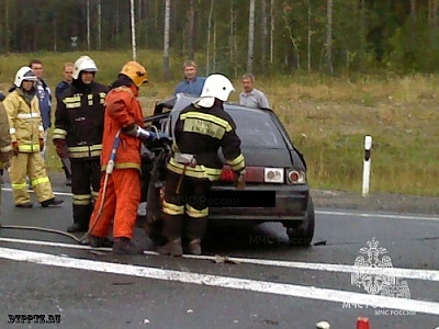 На дороге загорелась машина