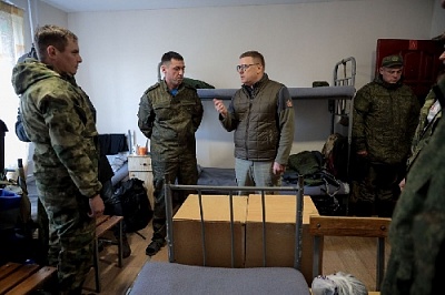 Алексей Текслер посетил пункт доподготовки мобилизованных в танковой дивизии в Чебаркуле