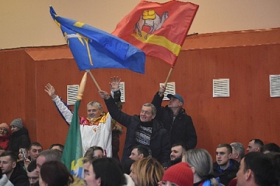 Поднялись на три ступеньки вверх