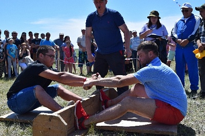 Скачки, шашлыки и борьба куреш