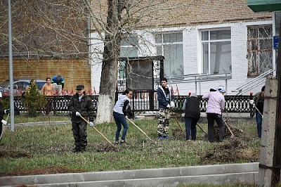 Навели порядок у мемориала павшим воинам 