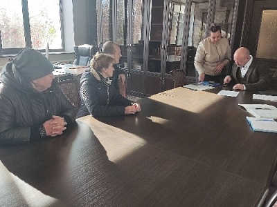 Проблемы с газификацией и ремонтом уличных дорог