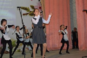 Оторвать от улицы, посадить за пианино?