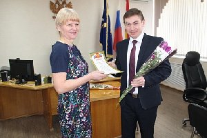 Для милых дам - цветы и поздравления