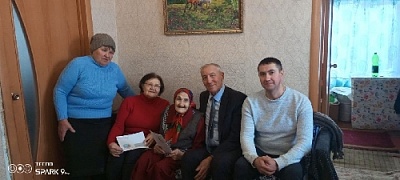 95-летней юбилярше вручили письмо от Президента России