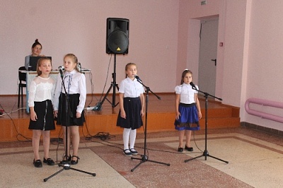 Славим возраст золотой