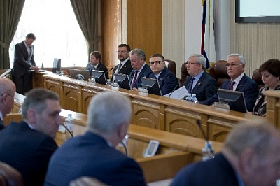 Южноуральские парламентарии поддержали поправки в Конституцию РФ