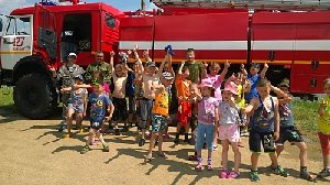 Нагайбакские пожарные посетили детскую площадку