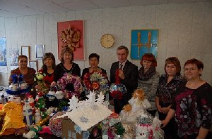 Украшаем главную ёлку района!