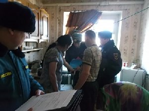 Зачем пожарные Нагайбакского района посетили неблагополучные семьи?