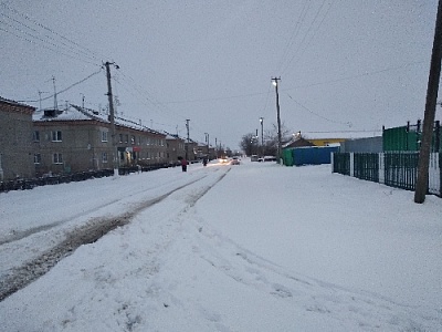 А как у вас в поселке чистят снег?