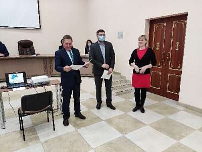 Наградили сотрудников газеты и депутата