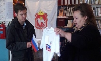 Молодым избирателям Нагайбакского района вручают подарки