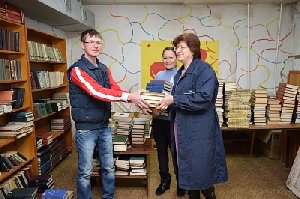 Предприниматель из Нагайбакского района сделал подарок читателям районной библиотеки