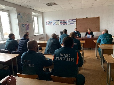 Для сотрудников МЧС инспекторы ОГИБДД провели занятие по соблюдению транспортной дисциплины