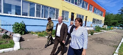 Нужен магазин, банкомат и ремонт в клубах