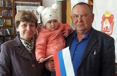 Глава Куликовского поселения Юрий Вотинов пришел голосовать с семьей