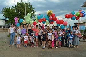 В честь погибших деток...