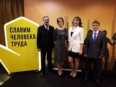 Полпред Николай Цуканов поздравил нагайбакского мастера-ремесленника