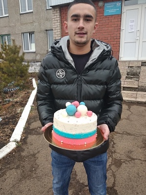 Торт с триколором подарили медикам 