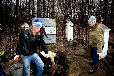 Прибрались в ольховой роще