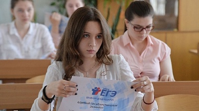 Как выпускники сдали географию и литературу?