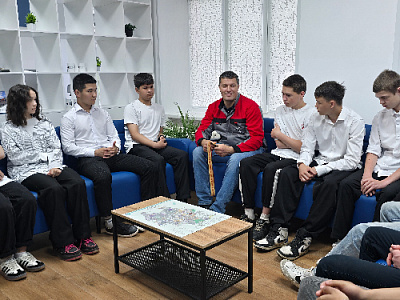 Земляк-чемпион вдохновил остроленских школьников