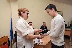 Дубликатом бесценного груза...