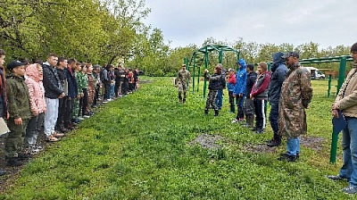 Преодолевали полосу препятствий и оказывали первую помощь