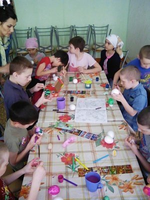 Воспитанники Воскресной школы с.Фершампенуаз навестили детей-сирот