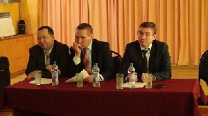 Жители Балканского поселения поспорили о золоте, земле и налогах