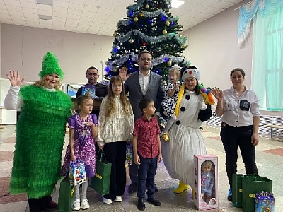 Компания «СИТНО» вручила подарки детям