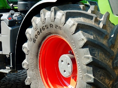 В Нагайбакском районе за раздавленного насмерть работника ответило предприятие