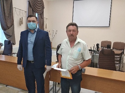 Наградили за помощь людям