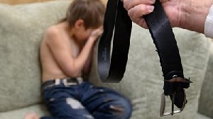 В Нагайбакском районе дед и отец избивали ребёнка