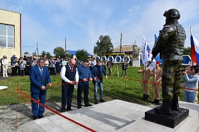 Открытие памятника воинам
