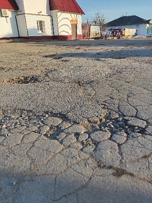 Асфальт сошёл вместе со снегом