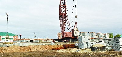 Возводят стены нового дома