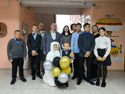 Поздравили детей-сирот