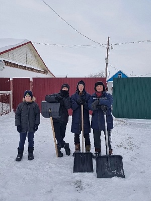Парижские волонтёры помогают пенсионерам