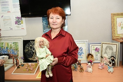 В Центре общения старшего поколения Нагайбакского округа открылась авторская выставка 