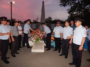 Нагайбакские полицейские зажгли свечи в честь погибших на войне